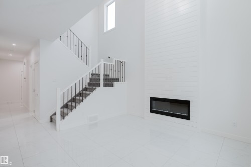 942 18 Avenue, Edmonton, AB - Indoor Photo Showing Other Room