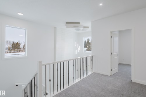 942 18 Avenue, Edmonton, AB - Indoor Photo Showing Other Room