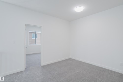 942 18 Avenue, Edmonton, AB - Indoor Photo Showing Other Room