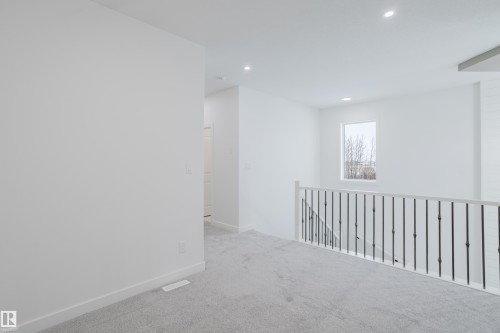 942 18 Avenue, Edmonton, AB - Indoor Photo Showing Other Room