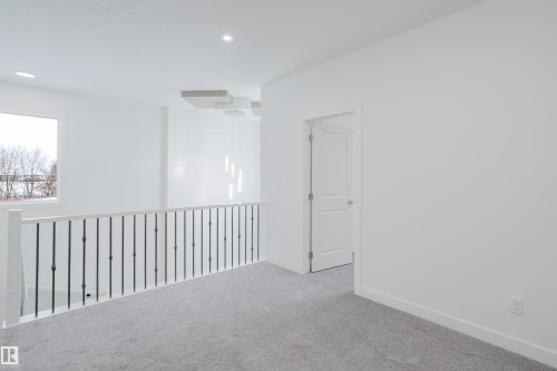 942 18 Avenue, Edmonton, AB - Indoor Photo Showing Other Room
