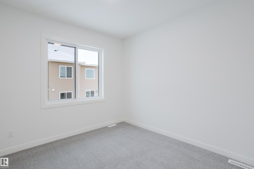 942 18 Avenue, Edmonton, AB - Indoor Photo Showing Other Room