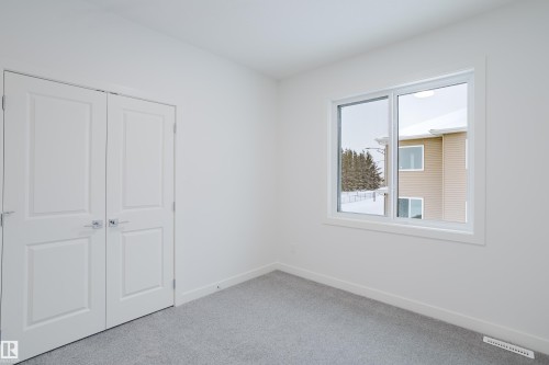 942 18 Avenue, Edmonton, AB - Indoor Photo Showing Other Room