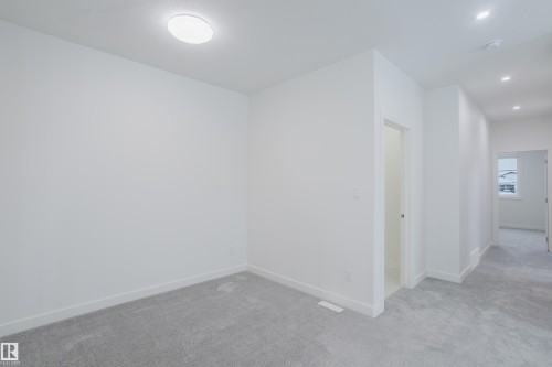 942 18 Avenue, Edmonton, AB - Indoor Photo Showing Other Room