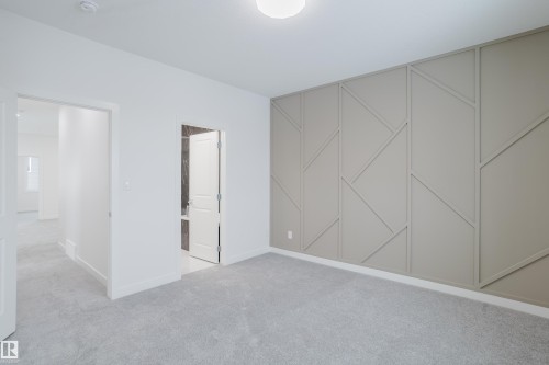 942 18 Avenue, Edmonton, AB - Indoor Photo Showing Other Room