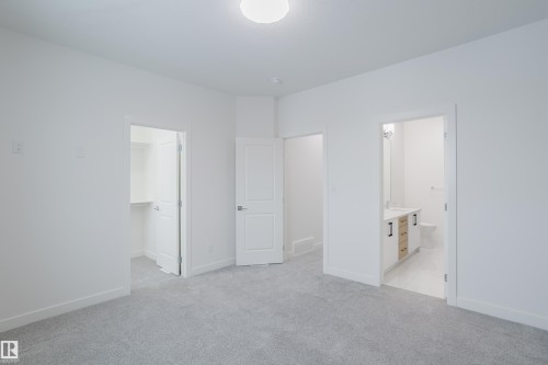942 18 Avenue, Edmonton, AB - Indoor Photo Showing Other Room