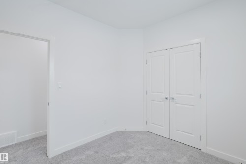 942 18 Avenue, Edmonton, AB - Indoor Photo Showing Other Room