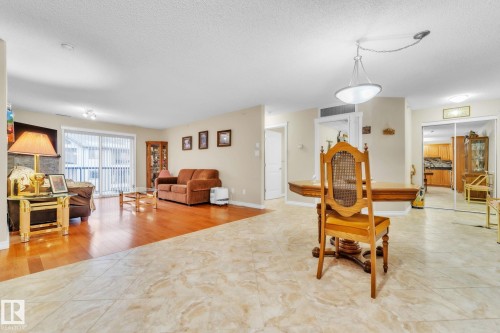 407 17407 99 Avenue, Edmonton, AB - Indoor Photo Showing Living Room
