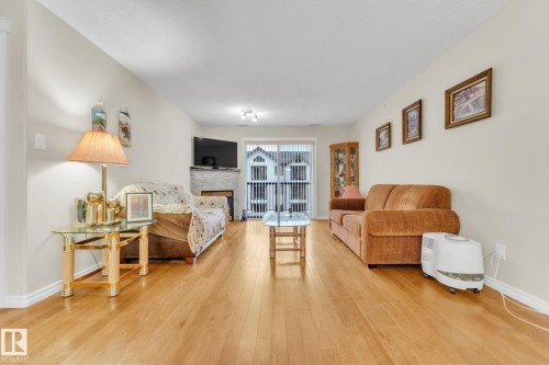 407 17407 99 Avenue, Edmonton, AB - Indoor Photo Showing Living Room