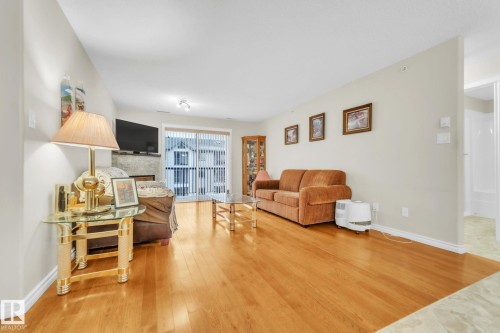 407 17407 99 Avenue, Edmonton, AB - Indoor Photo Showing Living Room