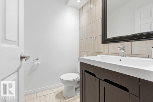 196 Roseland Village, Edmonton, AB - Indoor Photo Showing Bathroom