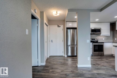 1702 9916 113 Street, Edmonton, AB - Indoor Photo Showing Kitchen With Upgraded Kitchen