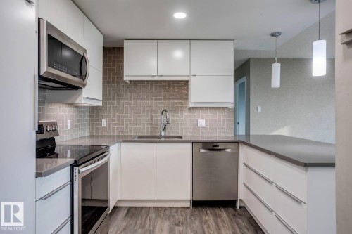 1702 9916 113 Street, Edmonton, AB - Indoor Photo Showing Kitchen With Upgraded Kitchen