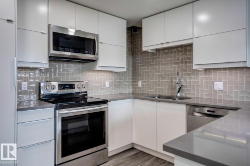 1702 9916 113 Street, Edmonton, AB - Indoor Photo Showing Kitchen With Double Sink With Upgraded Kitchen