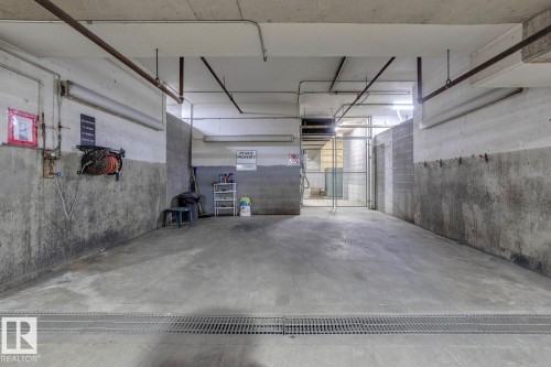 1702 9916 113 Street, Edmonton, AB - Indoor Photo Showing Garage