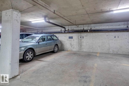 1702 9916 113 Street, Edmonton, AB - Indoor Photo Showing Garage