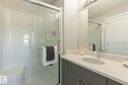 307 27 Street, Edmonton, AB - Indoor Photo Showing Bathroom
