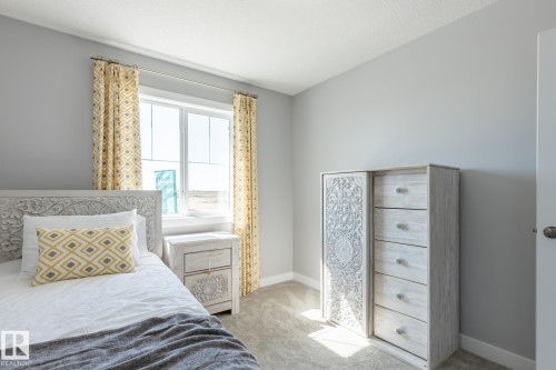 307 27 Street, Edmonton, AB - Indoor Photo Showing Bedroom