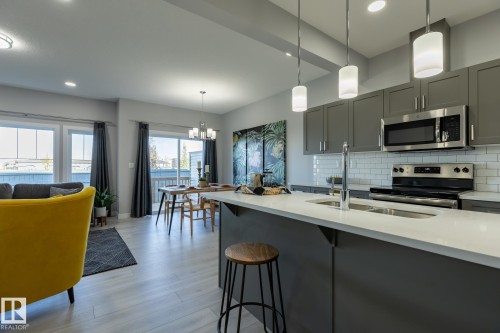 307 27 Street, Edmonton, AB - Indoor Photo Showing Kitchen With Double Sink With Upgraded Kitchen