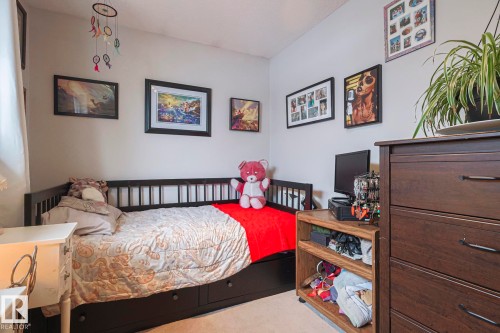 4032 77 Street, Edmonton, AB - Indoor Photo Showing Bedroom