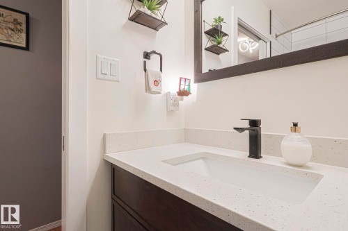 4032 77 Street, Edmonton, AB - Indoor Photo Showing Bathroom