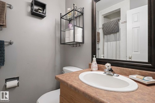 4032 77 Street, Edmonton, AB - Indoor Photo Showing Bathroom