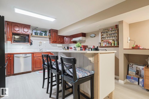 4032 77 Street, Edmonton, AB - Indoor Photo Showing Kitchen