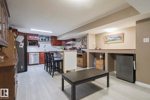 4032 77 Street, Edmonton, AB - Indoor