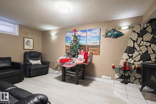 4032 77 Street, Edmonton, AB - Indoor