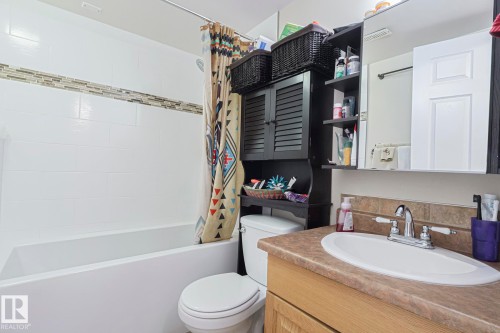 4032 77 Street, Edmonton, AB - Indoor Photo Showing Bathroom
