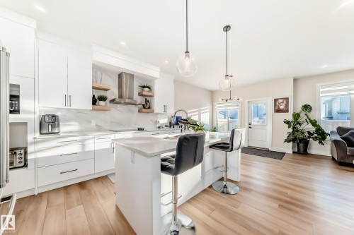 520 Bluff Lane, Leduc, AB - Indoor Photo Showing Kitchen With Upgraded Kitchen