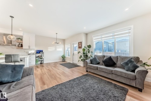 520 Bluff Lane, Leduc, AB - Indoor Photo Showing Living Room