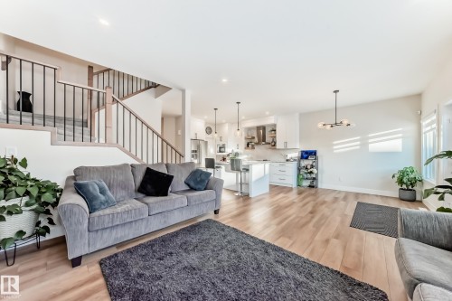 520 Bluff Lane, Leduc, AB - Indoor Photo Showing Living Room