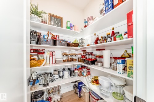 520 Bluff Lane, Leduc, AB - Indoor With Storage