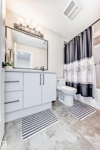 520 Bluff Lane, Leduc, AB - Indoor Photo Showing Bathroom