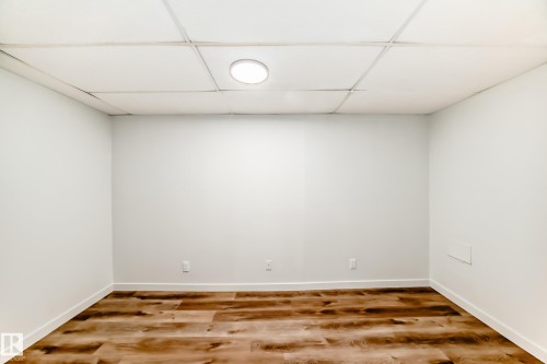 5506 38B Avenue, Edmonton, AB - Indoor Photo Showing Other Room
