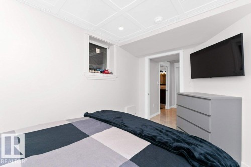 912 110A Street Nw, Edmonton, AB - Indoor Photo Showing Bedroom