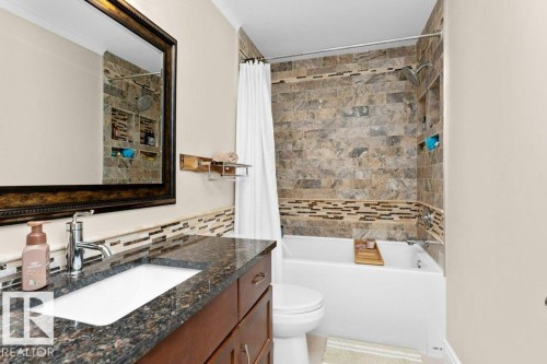 912 110A Street Nw, Edmonton, AB - Indoor Photo Showing Bathroom