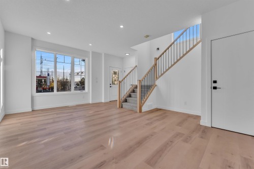 9652 63 Ave, Edmonton, AB - Indoor Photo Showing Other Room
