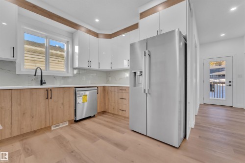 9652 63 Ave, Edmonton, AB - Indoor Photo Showing Kitchen