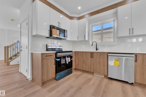 9652 63 Ave, Edmonton, AB - Indoor Photo Showing Kitchen
