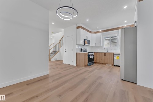 9652 63 Ave, Edmonton, AB - Indoor Photo Showing Kitchen