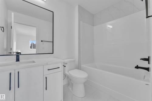 9652 63 Ave, Edmonton, AB - Indoor Photo Showing Bathroom