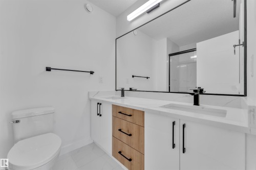 9652 63 Ave, Edmonton, AB - Indoor Photo Showing Bathroom