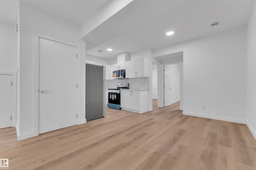 9652 63 Ave, Edmonton, AB - Indoor