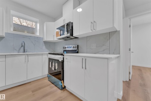 9652 63 Ave, Edmonton, AB - Indoor Photo Showing Kitchen