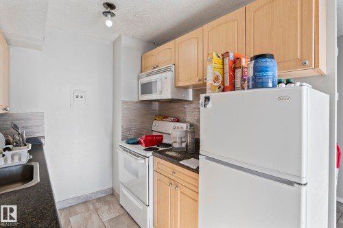 1904 10883 Saskatchewan Drive, Edmonton, AB - Indoor Photo Showing Kitchen