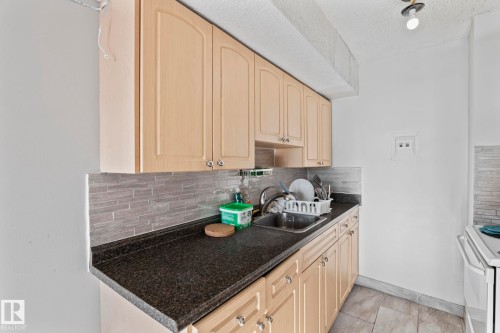 1904 10883 Saskatchewan Drive, Edmonton, AB - Indoor Photo Showing Kitchen
