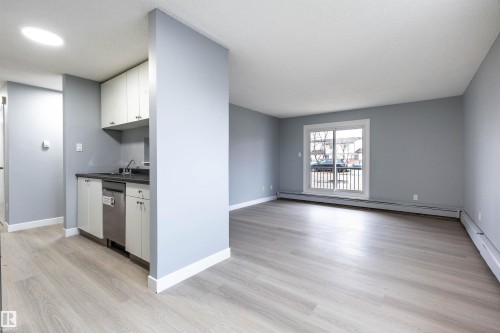 119 600 Kirkness Road, Edmonton, AB - Indoor Photo Showing Kitchen