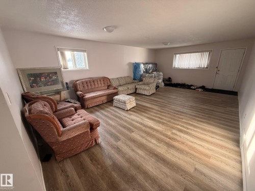 10644 155 Street, Edmonton, AB - Indoor Photo Showing Living Room